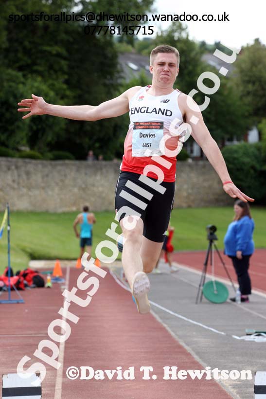 Senior mens long jump, EAP International Combined Events, Hexham Northumberland. Photo: David T. Hewitson/Sports for All Pics